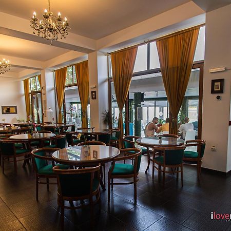 Riviera 990 - Resort & Restaurant Ieşelniţa Екстериор снимка