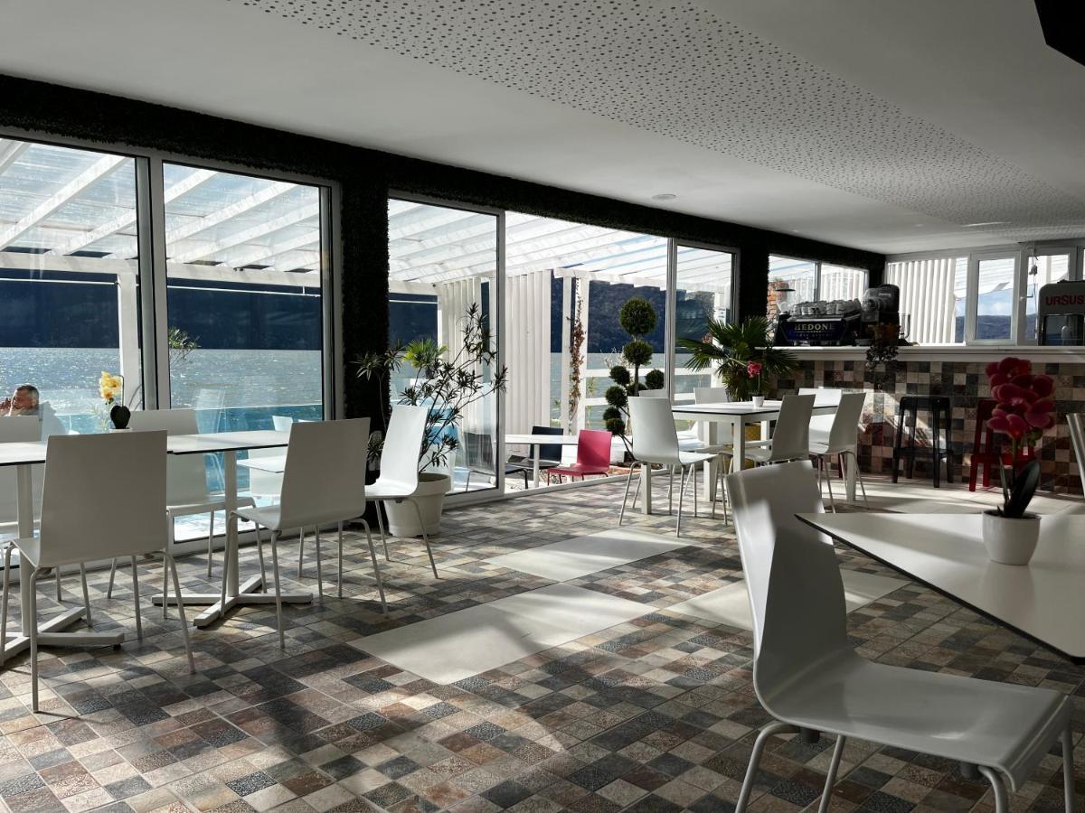Riviera 990 - Resort & Restaurant Ieşelniţa Екстериор снимка