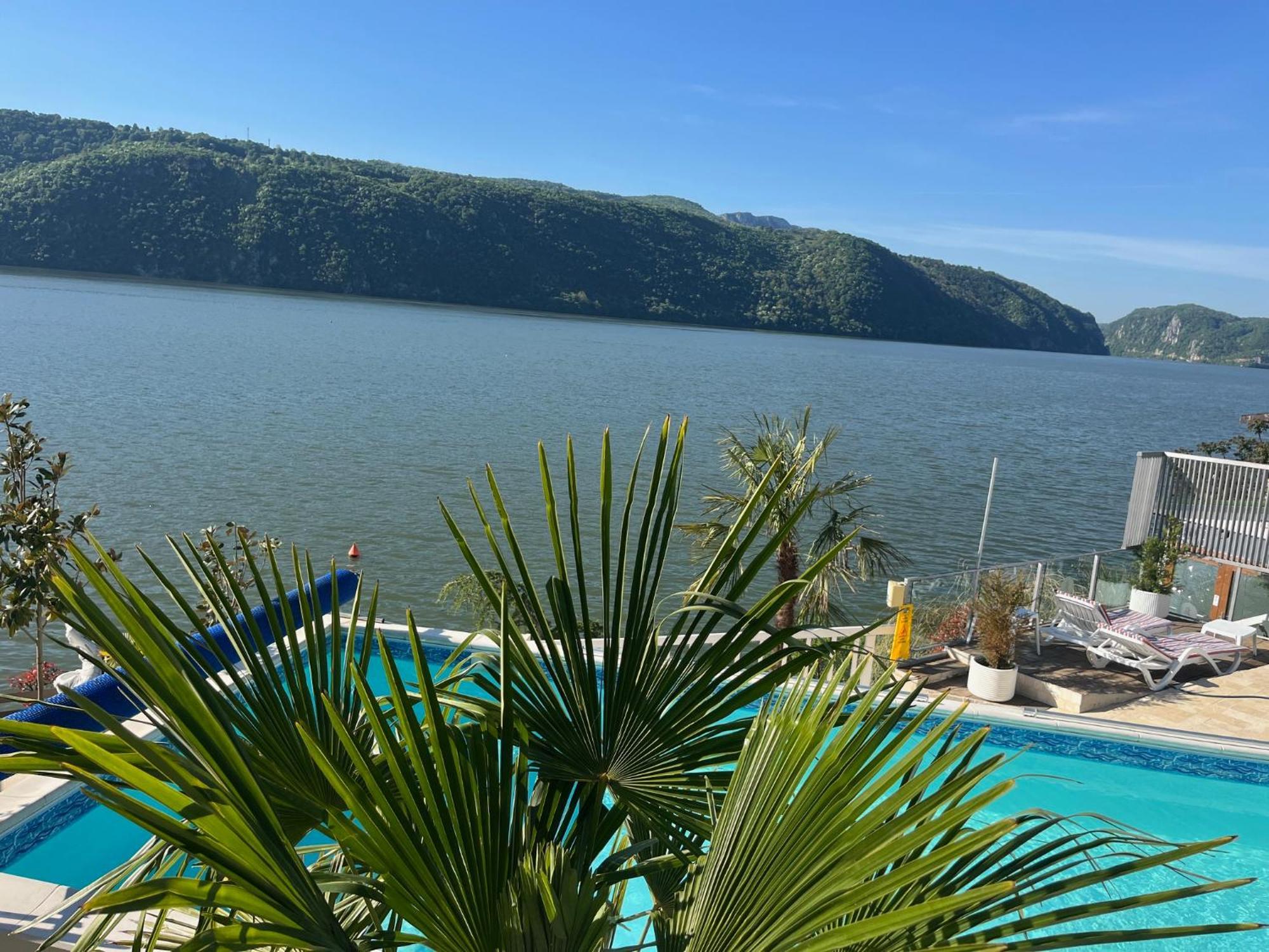 Riviera 990 - Resort & Restaurant Ieşelniţa Екстериор снимка