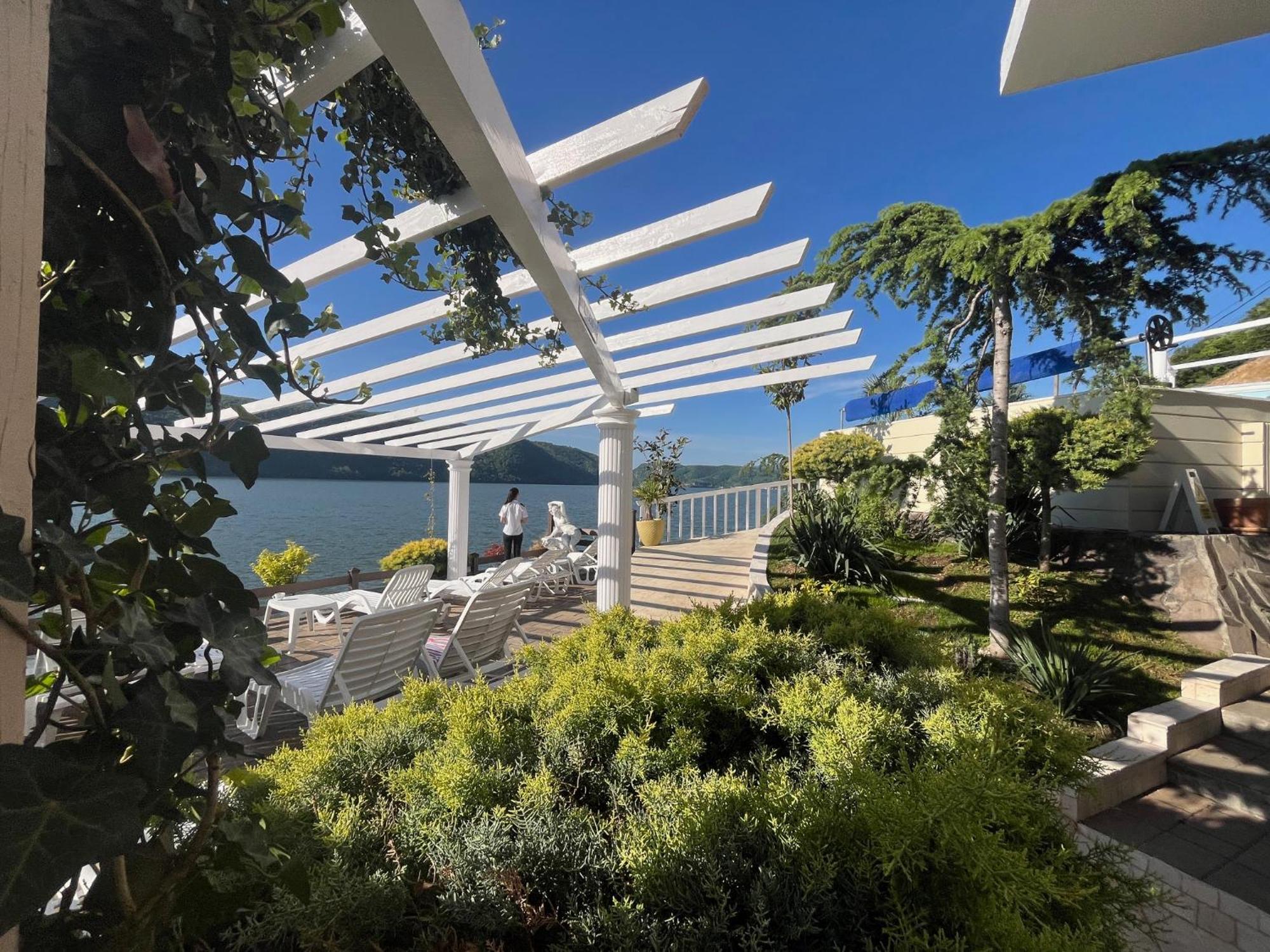 Riviera 990 - Resort & Restaurant Ieşelniţa Екстериор снимка