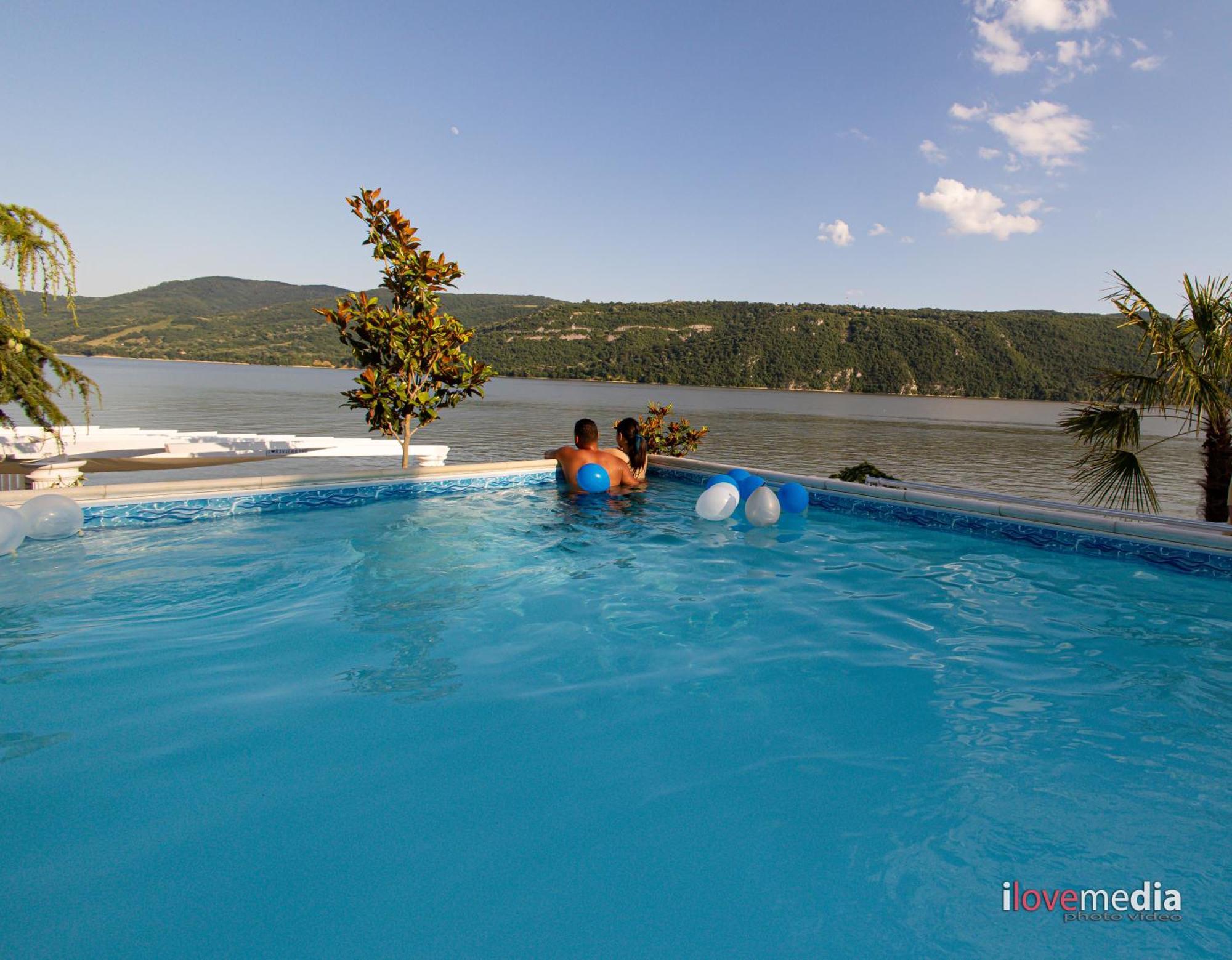Riviera 990 - Resort & Restaurant Ieşelniţa Екстериор снимка