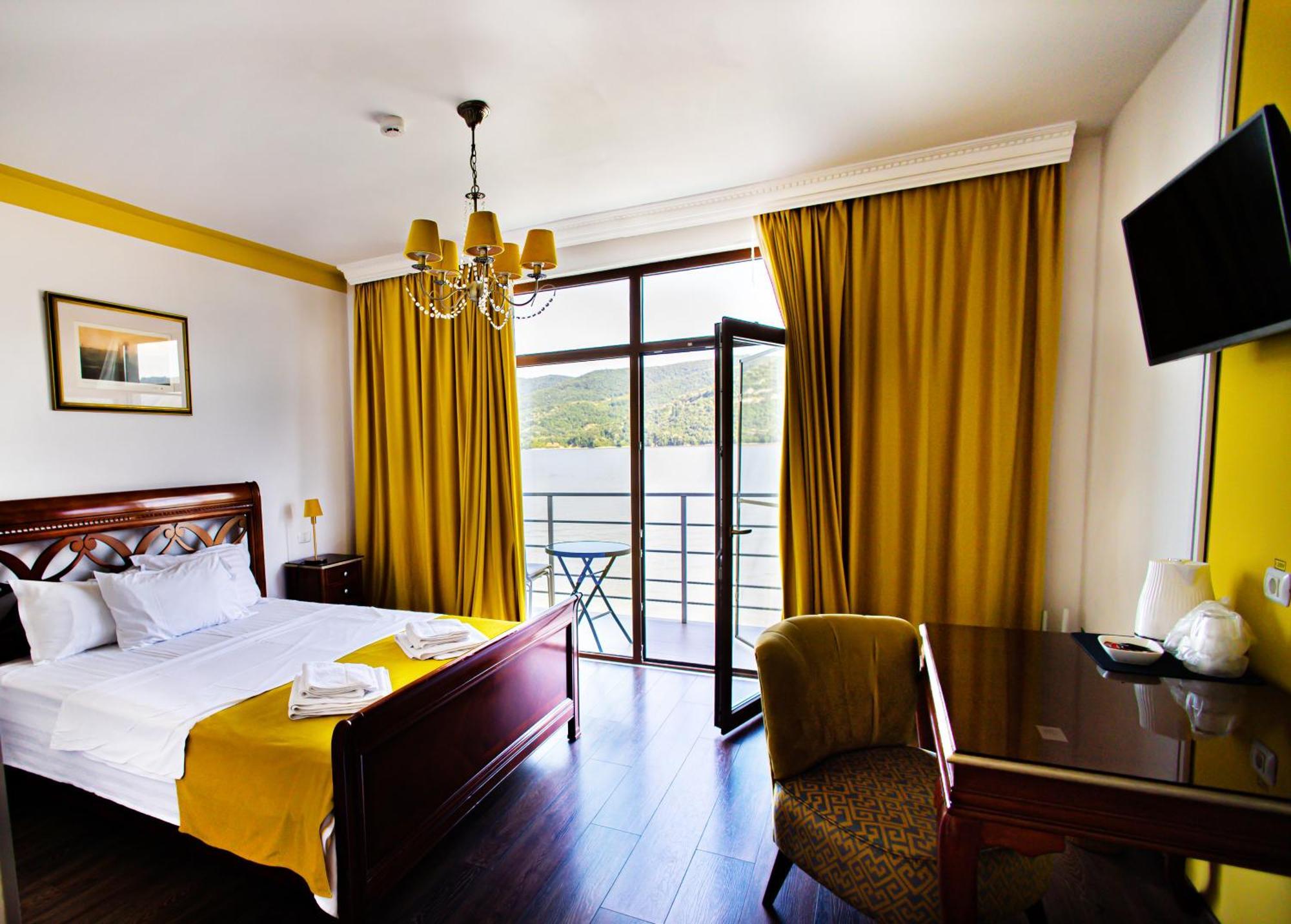 Riviera 990 - Resort & Restaurant Ieşelniţa Екстериор снимка